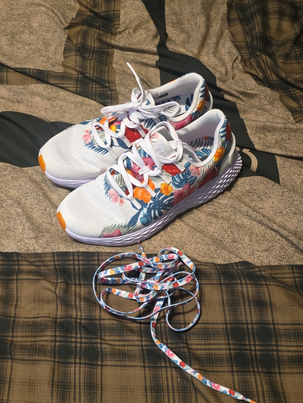 No Bull 71/2 Brand New White Floral Athletic Sneakers With Laces